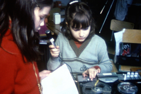 "Sur les banc de l'école" - Enregistrement audio par des filles.