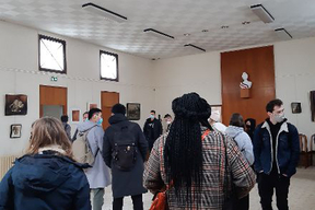 Ballancourt-sur-Essonne, à l'intérieur de la Mairie, avec les étudiants.